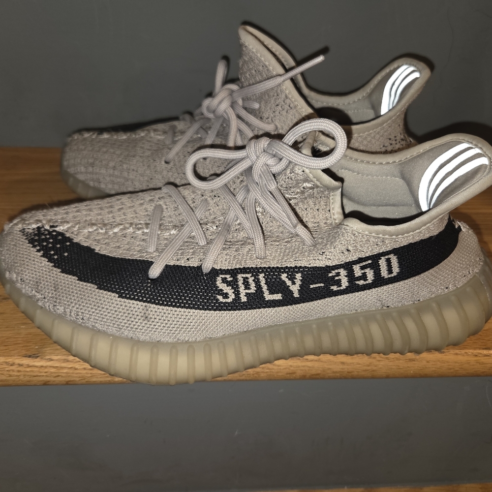 Yeezy Boost 350 V2 Sneakers - Grey And Black Size 7